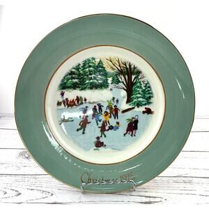Vintage Avon Christmas Plate 1975 "Skaters on the Pond" Fourth Edition